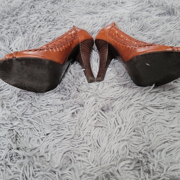 Tan Leather Heels - Picture 2 of 5